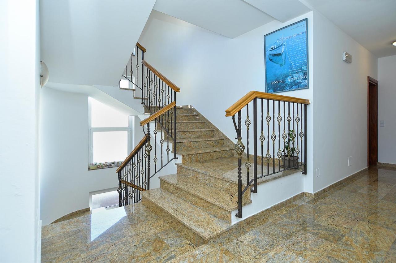 Apartments Martin 2224 罗维尼 外观 照片